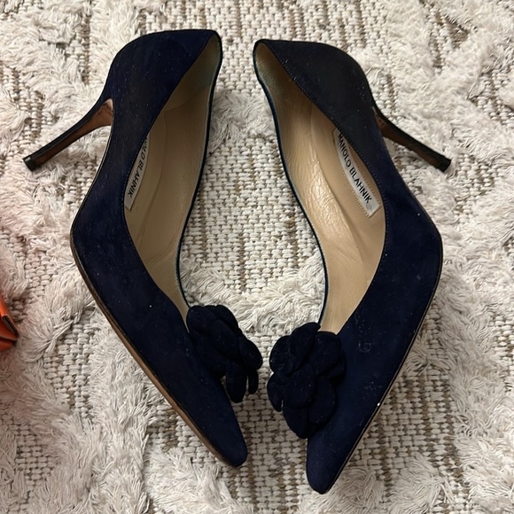 suede pumps - Picture 3 of 5